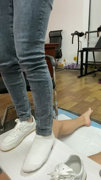 姐姐白袜足交吐奶