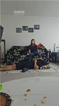 【调教视频】【小8】牛仔裤女神踩脚垫奴【双视角版】 JS250921-1