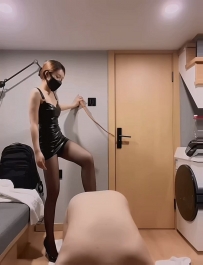 长腿黑丝姐姐黑丝高跟足交吐奶