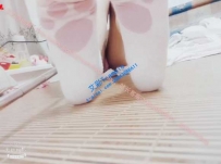17339【贝贝】萝莉足秀视频集合，室外踩面包和纯足秀