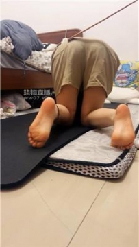 【调教视频】【训犬师】胶带捆绑-白袜脚踩-戒尺惩罚【双视角版】 JS250629-18