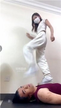 【调教视频】【樱木花椒】运动鞋白袜毁容式踩脸 bf61426