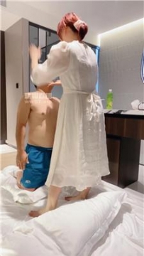 【调教视频】【暖S】裸足捂脸窒息-骑马踩踏虐乳 bf55078