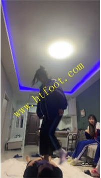 TL35407 与精神小妹的那些事】四姐妹钉子鞋爆踹15分钟