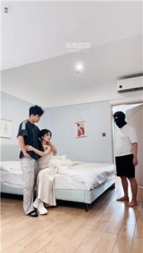 【调教视频】【香芋朱朱】情侣主-带圈外男友调狗 JS251014-13