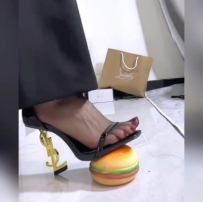 御姐黑丝白丝玉足诱惑挑逗多双鞋踩踏解压皮鞋豹纹高跟透明高跟毛毛拖透明拖JS251109~9