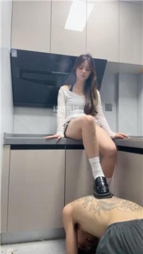 【调教视频】【九月】骑狗背-皮鞋白袜踩地毯奴 bf56956