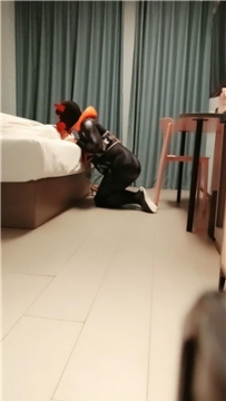 【调教视频】【五公主】圈养奴伺候主人起床 JS250513-32