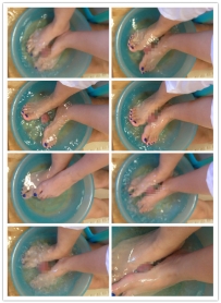 【丽彩独家巨献】--美女特别的洗脚方式双脚夹出牛奶