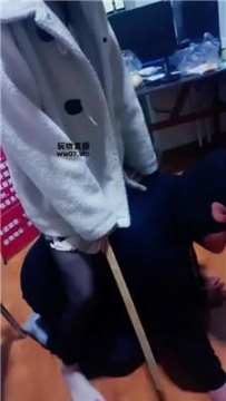 【调教视频】【鸿运双女团】多女王-麻将桌脚下羞辱【上】 JS250328-27