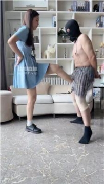 【调教视频】【涣涣】爆踢贱狗蛋蛋，跳起重踩，这是多大的仇啊 bf55029