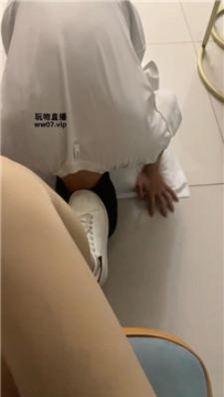 【调教视频】【沐沐】舔闻小白鞋白袜-赏赐圣水 JS250329-18