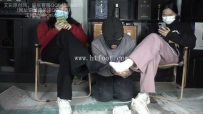 30576  【樱女王】樱女王的两个女同学享受奴隶的舔脚服务，一脸鄙视！