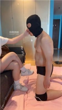 【调教视频】【酒酿丸子】小白鞋白袜全体重踩踏 bf54641