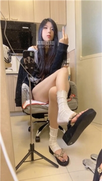 【第一视角】【小懿】人字拖裸足压炸    251028-16