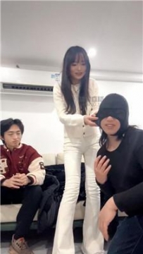 【调教视频】【素人挖掘机】开发情侣超臭棉袜玩 bf60395