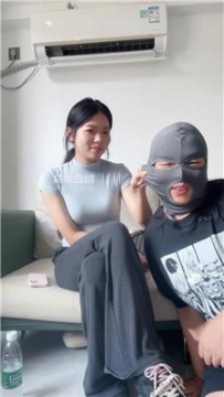 【调教视频】【素人挖掘机】捂了一天的白袜脚辱奴 JS250912-2