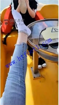 TL19800 MH女慕乐M湖上游玩伺候主人41分钟
