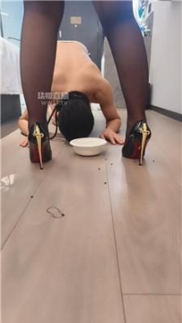 【调教视频】【贺贺】骑马骑脖-强迫吃狗粮 bf60407