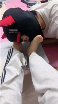【调教视频】【陌离】下班后让家奴舔臭脚丫 JS250621-18