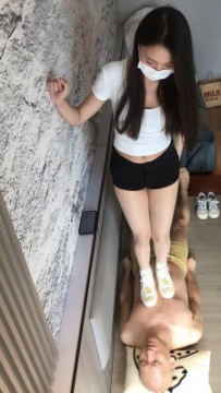 泡芙妹妹三双运动鞋踩踏毯子 YC-250204