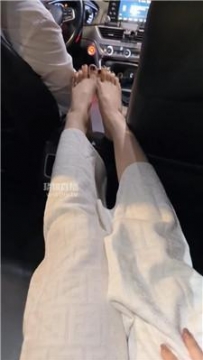 【调教视频】【腿腿】车内挑逗男同事 JS251114-22