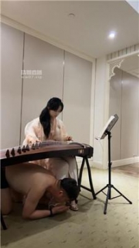 【调教视频】【琴月】古筝少女的脚下奴 JS250523-4