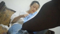 16461 POV牛仔裤破洞黑丝高跟语言羞辱闻舔丝袜脚闻胯下香