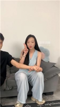 【调教视频】【女生也能很暴力】户外开发-脏鞋小妹暴揍 JS250819-11