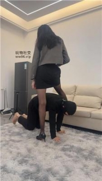 【调教视频】【白鹭】JK学姐范-连环踢裆/黑丝高跟踩/腿绞 bf49663