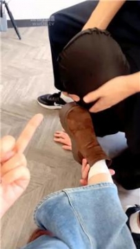 【调教视频】【忘忧情侣主】绿奴就只配舔鞋舔脚 JS251116-4