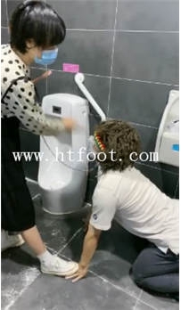 TL13956 美离子S男厕里玩心跳非常刺激42分钟