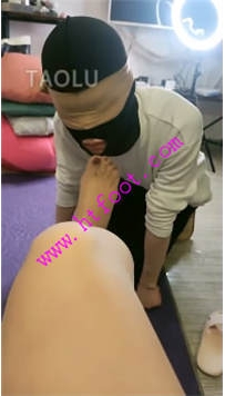 TL27319 咩祖】新手小奶希第一次舔丝30分钟