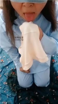 【调教视频】【伪娘和人妻】蓬头垢面的狗喜欢舔脚舔内裤 JS241230-52