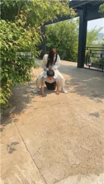 【调教视频】【小奕】户外-公开遛狗处刑【双视角版】 bf53714