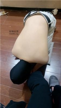 【调教视频】【小凤梨】闺蜜观战-酸臭玉足狂舔 JS250107-44