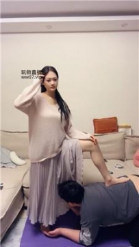 【调教视频】【埋汰】酸臭脚丫虐健身教练 JS250301-14