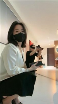 【调教视频】【辣姐】沉浸式-舔高跟黑丝/物化鞋架 JS250310-15