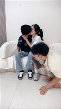 【调教视频】【刘二狗】情侣主-绿帽下跪舔脏鞋白袜 bf55524