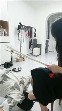 【调教视频】【星洛】藤条威胁狗舔脚 JS250528-30