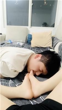 【调教视频】【诗琪】舔素人姐姐的脚丫 JS250630-18