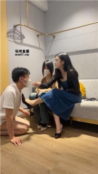 【调教视频】【白鹭】双S-强迫舔脏鞋臭脚-踢踹 bf52895