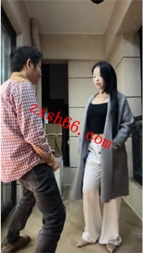 TLZB26378冰月-调小骚踢裆舔脚闻屁股口水吐脸喂食42分