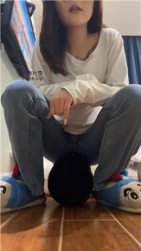 【调教视频】【白兔】牛仔裤女神白袜诱惑虐 bf50310