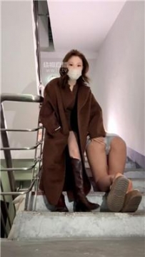 【调教视频】【林楠】楼道调母狗 bf61008