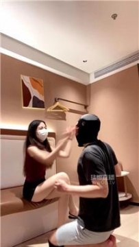 【调教视频】【御妍】脚下喂食-高跟鞋跳踩【双视角版】 bf59541