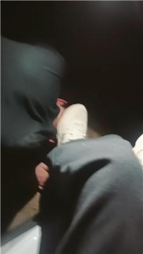 【调教视频】【珍惜女王】车外强迫偷拍狂舔闻臭脚丫 JS250407-28