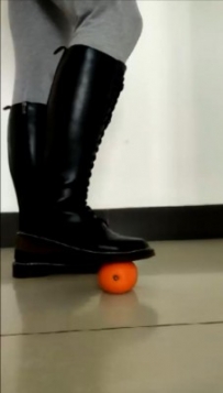 长靴踩橙子  JS251226~7