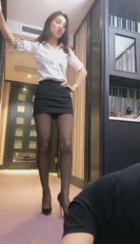 TL9505 萱萱 剧情 白领极致羞辱偷丝袜的变态邻居