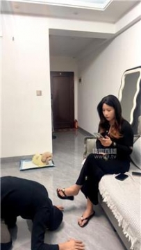 【调教视频】【椿椿女王】夹拖踩踏喂食场 JS251210-36